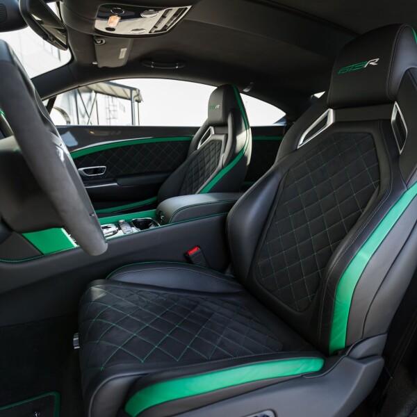 Bentley Continental GT3-R 2015 4.0L 572hp.