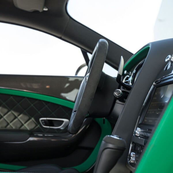 Bentley Continental GT3-R 2015 4.0L 572hp.