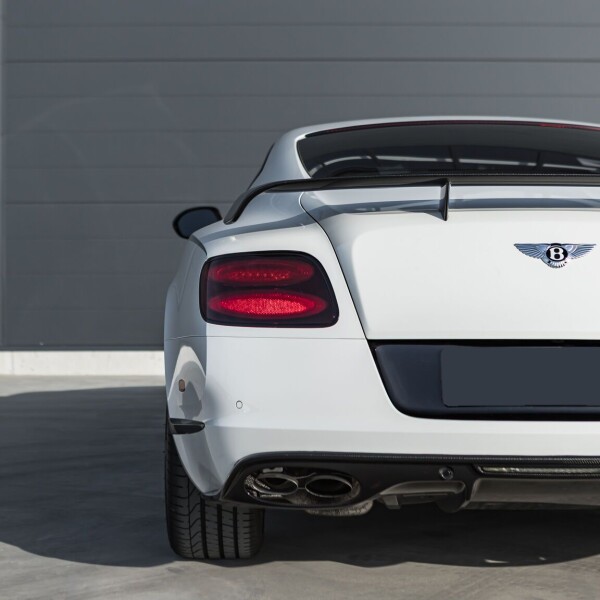Bentley Continental GT3-R 2015 4.0L 572hp.