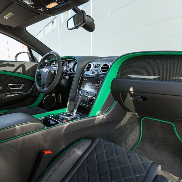 Bentley Continental GT3-R 2015 4.0L 572hp.