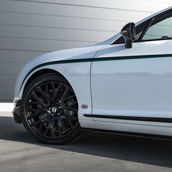 Bentley Continental GT3-R 2015 4.0L 572hp.
