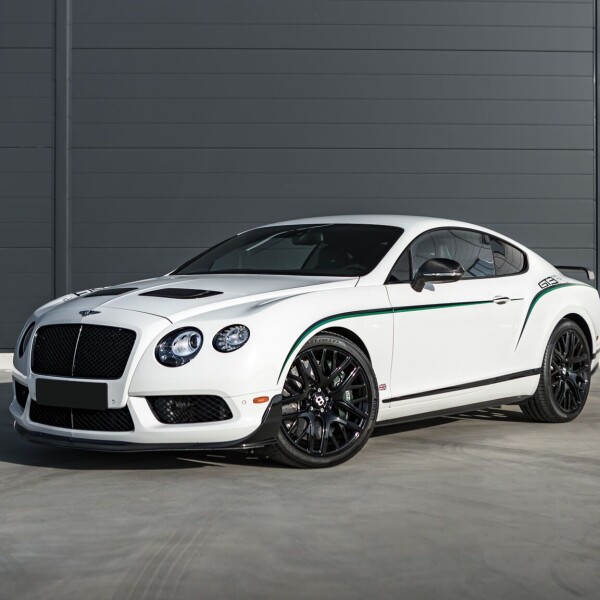 Bentley Continental GT3-R 2015 4.0L 572hp.