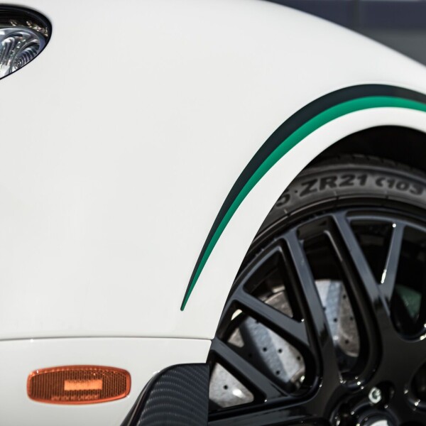 Bentley Continental GT3-R 2015 4.0L 572hp.