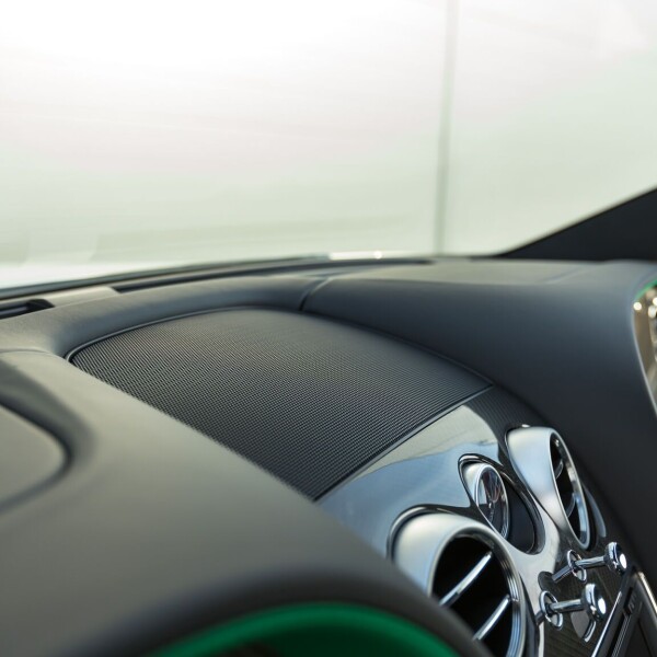 Bentley Continental GT3-R 2015 4.0L 572hp.