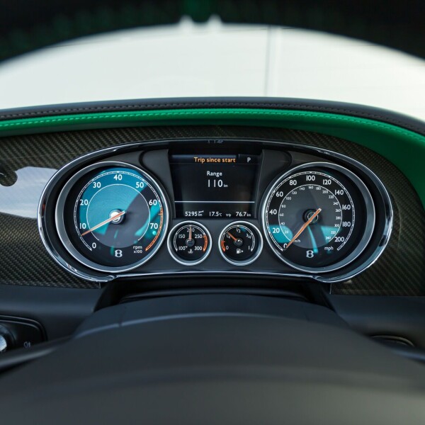 Bentley Continental GT3-R 2015 4.0L 572hp.