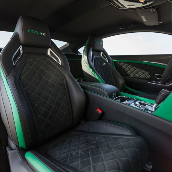 Bentley Continental GT3-R 2015 4.0L 572hp.
