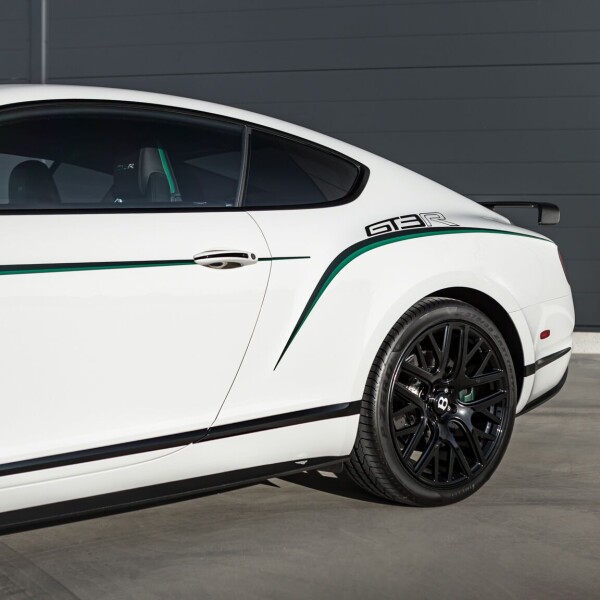 Bentley Continental GT3-R 2015 4.0L 572hp.