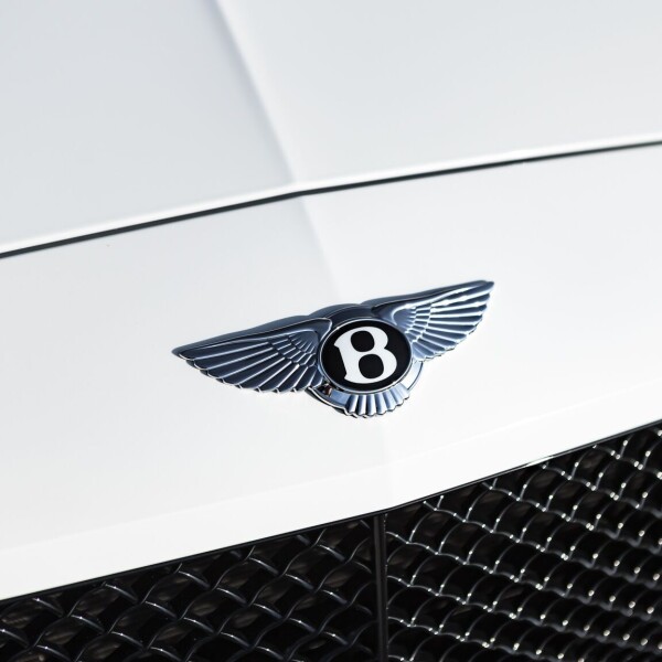 Bentley Continental GT3-R 2015 4.0L 572hp.