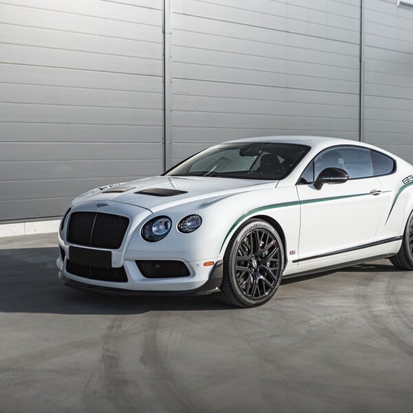 Bentley Continental GT3-R 2015 4.0L 572hp.