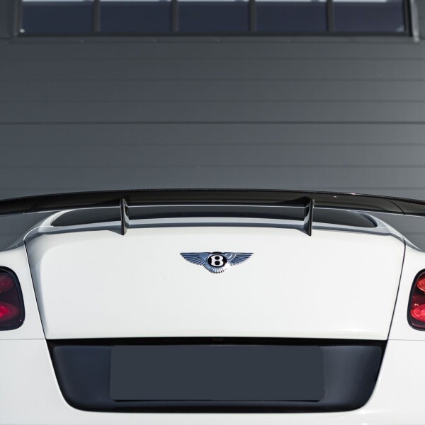 Bentley Continental GT3-R 2015 4.0L 572hp.