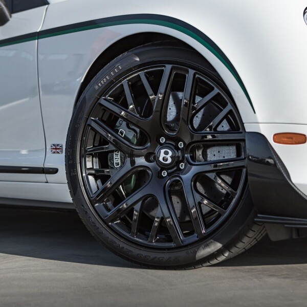 Bentley Continental GT3-R 2015 4.0L 572hp.