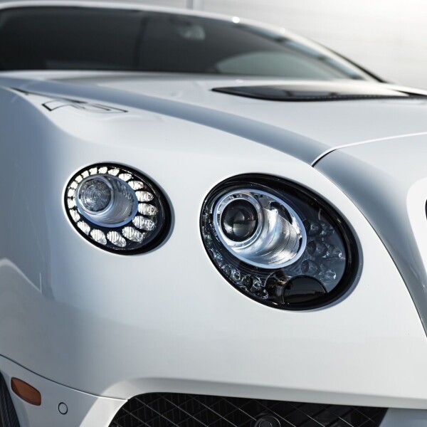 Bentley Continental GT3-R 2015 4.0L 572hp.