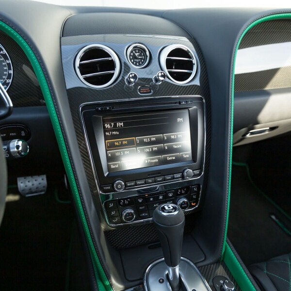 Bentley Continental GT3-R 2015 4.0L 572hp.