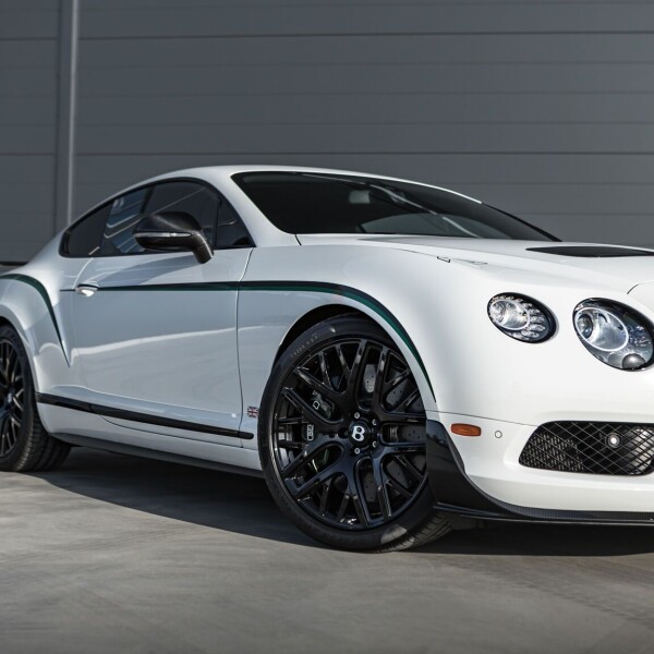Bentley Continental GT3-R 2015 4.0L 572hp.