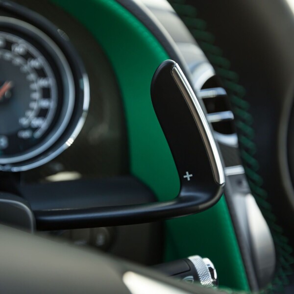 Bentley Continental GT3-R 2015 4.0L 572hp.