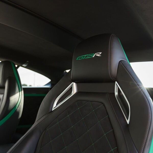 Bentley Continental GT3-R 2015 4.0L 572hp.