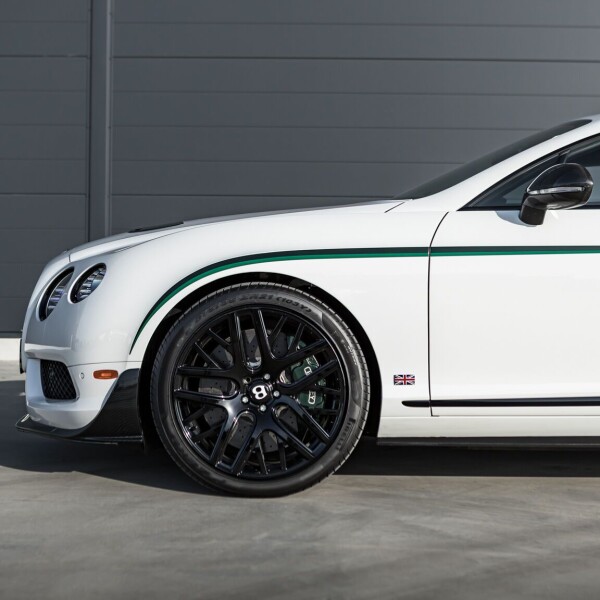 Bentley Continental GT3-R 2015 4.0L 572hp.