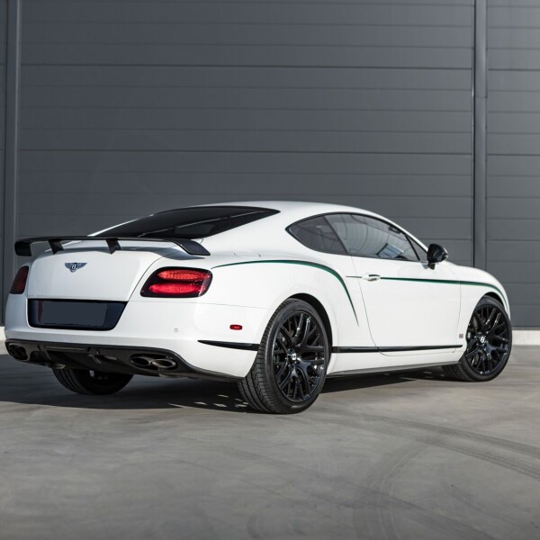Bentley Continental GT3-R 2015 4.0L 572hp.