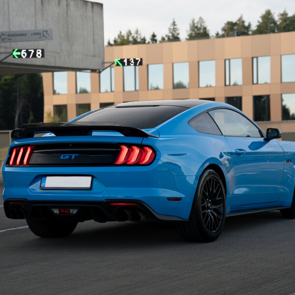 Ford Mustang GT 5.0 V8 2022 en azul